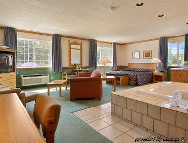 Super 8 By Wyndham Sheldon Hotel Интериор снимка