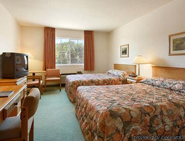 Super 8 By Wyndham Sheldon Hotel Стая снимка